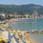Seaside Binario Blu 500 M Dal Mare - Happy